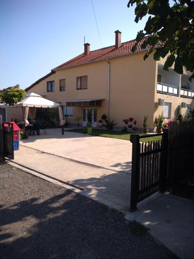 Apartments Kuca Aleksic Ni Exterior foto