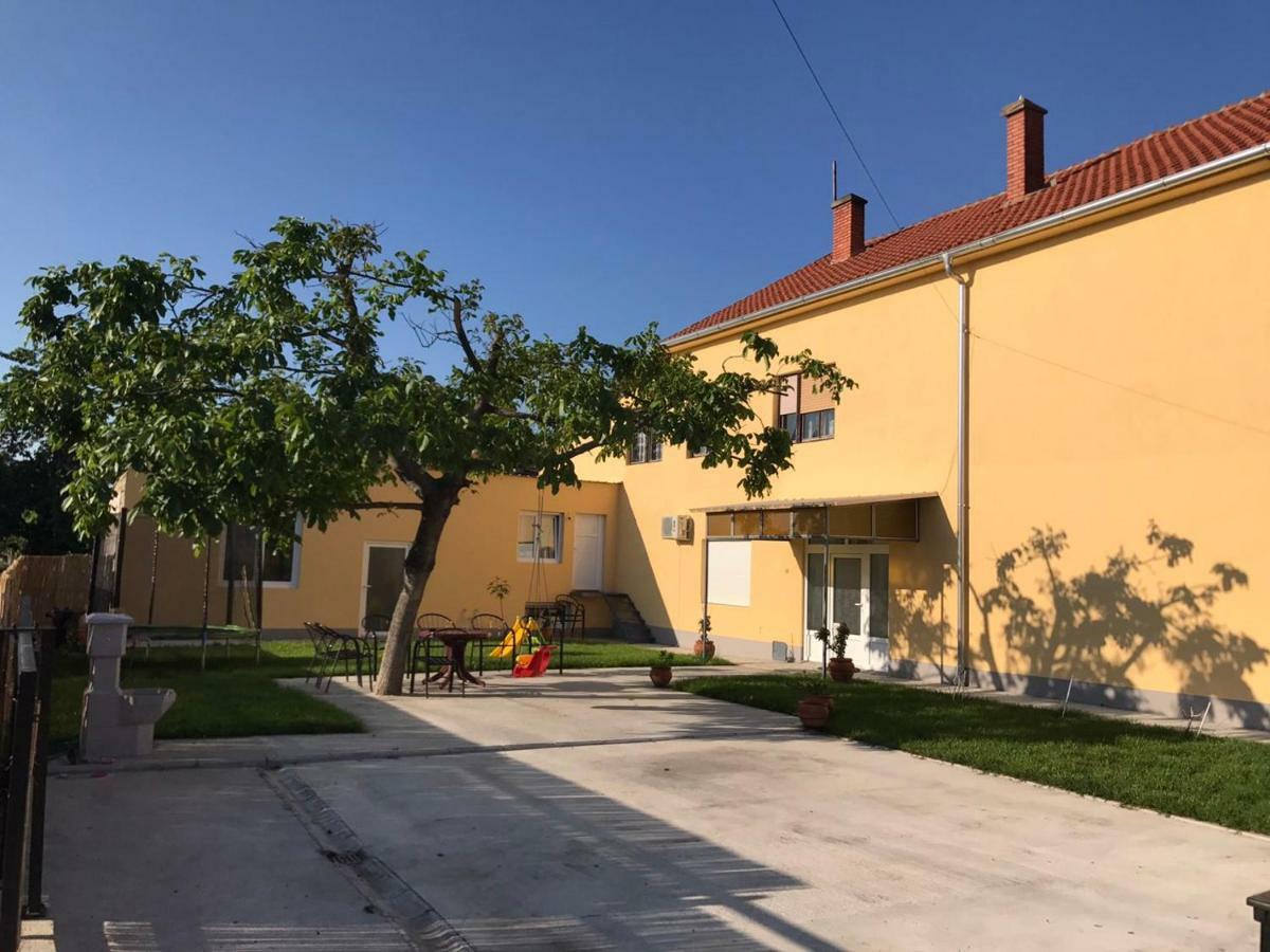 Apartments Kuca Aleksic Ni Exterior foto